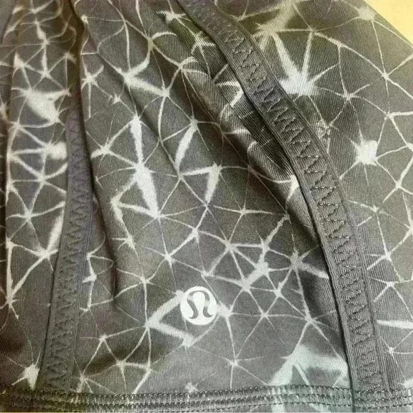 Lululemon Pedal Pace Coal Black Print Bikers Short Star Crushed - Picture 3 of 5